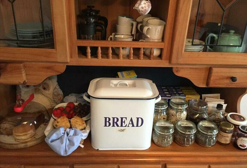 Bed and Breakfast Harvest Moons Only