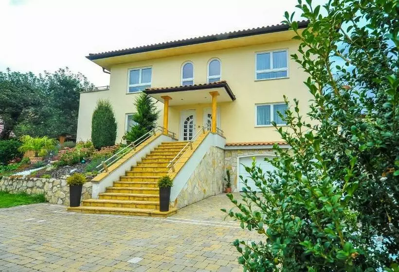 Majatalo Ferienwohnung Regina