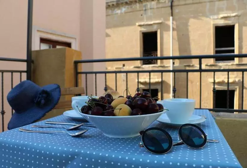 تختخواب و صبحانه La Terrazza Di Carolina