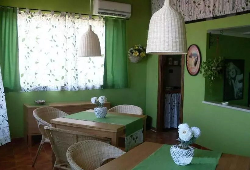 تختخواب و صبحانه Le Tre Caravelle