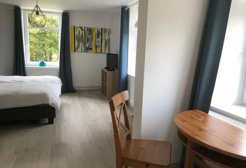 ベッドアンドブレックファースト Les Lucioles