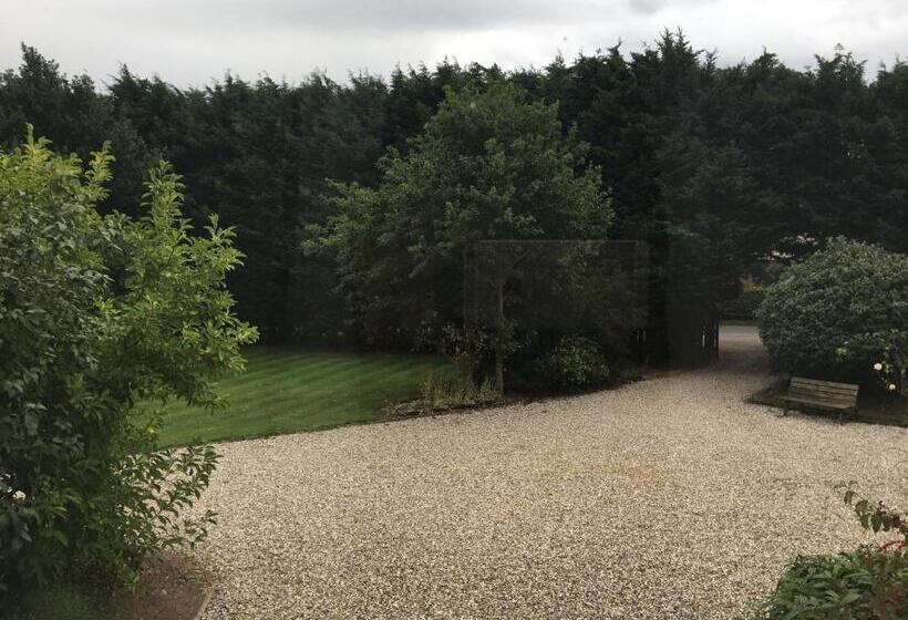 تختخواب و صبحانه Private Luxury Retreat