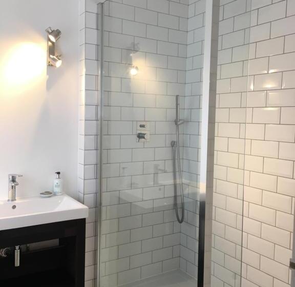 تختخواب و صبحانه Private Luxury Retreat