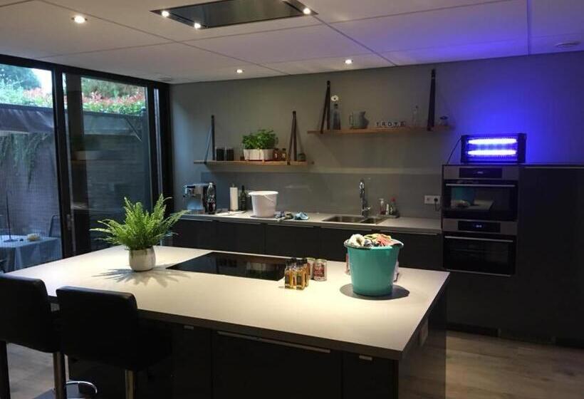 مبيت وإفطار Voormalig Politiebureau