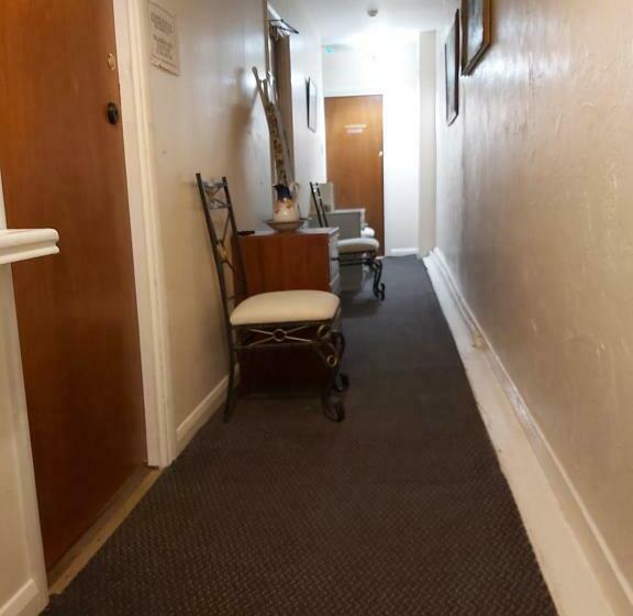 ホテル The White Swan