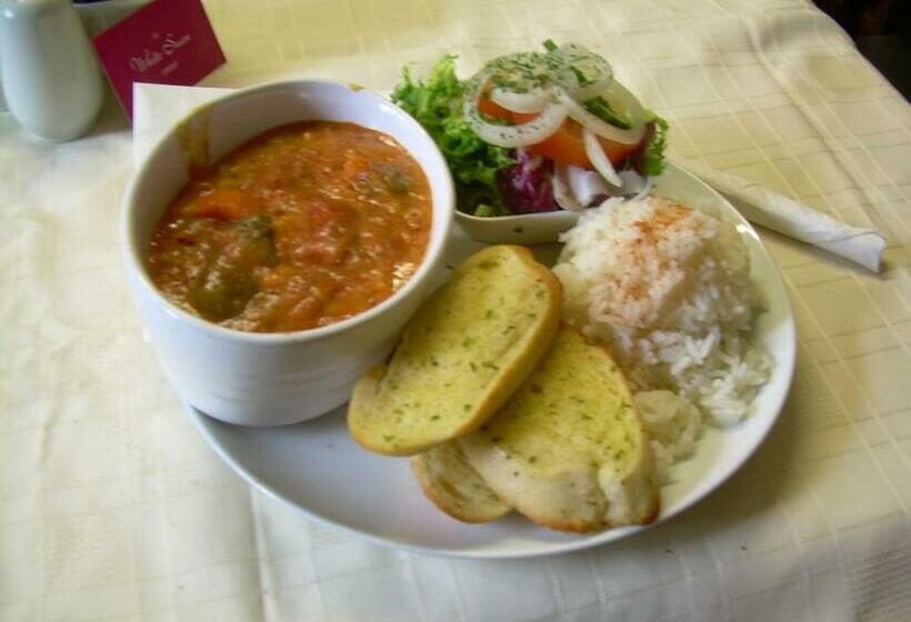 ホテル The White Swan