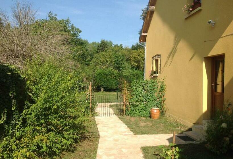 פנסיון La Bicoque En Puisaye