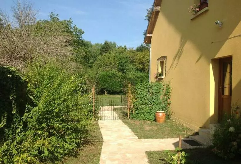 Majatalo La Bicoque En Puisaye