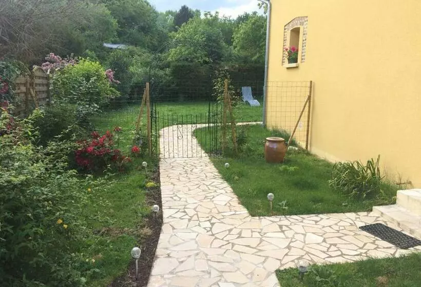 Majatalo La Bicoque En Puisaye