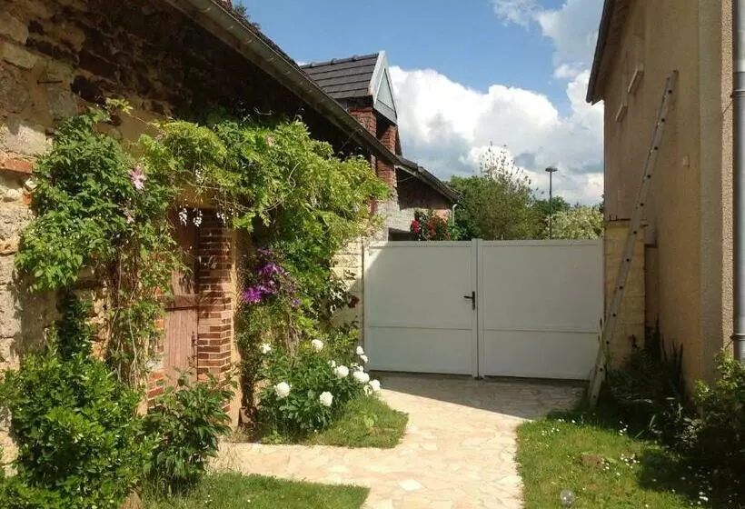 Majatalo La Bicoque En Puisaye