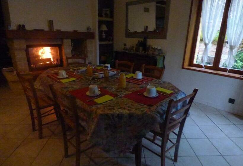 פנסיון La Bicoque En Puisaye