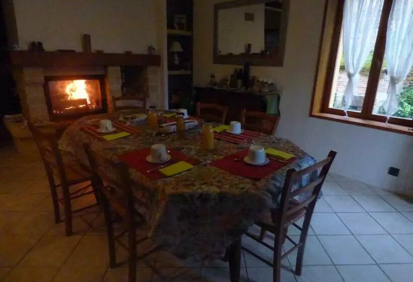 Majatalo La Bicoque En Puisaye