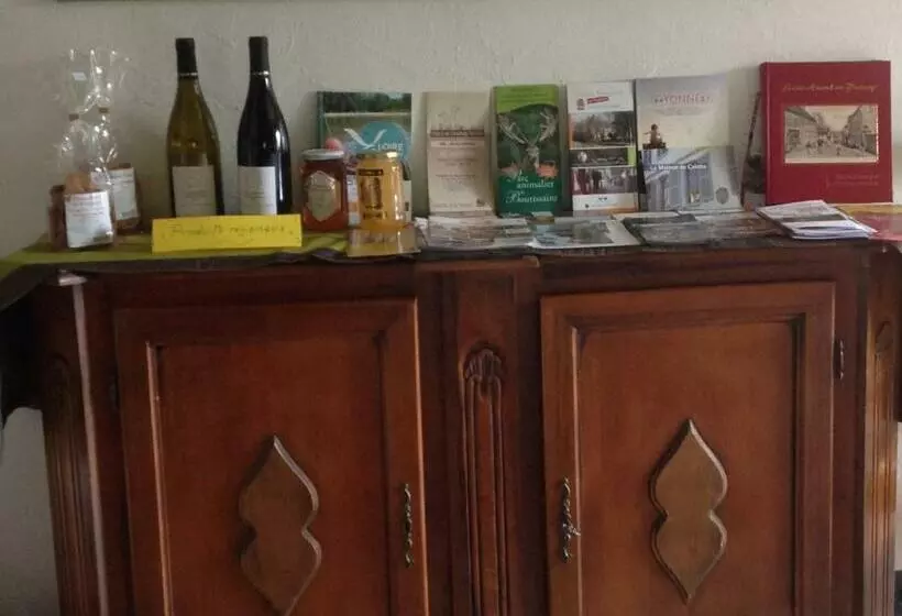 Majatalo La Bicoque En Puisaye