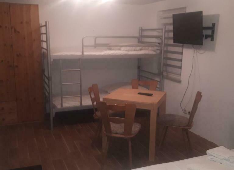 بنسيون Waldhaus Crottendorf