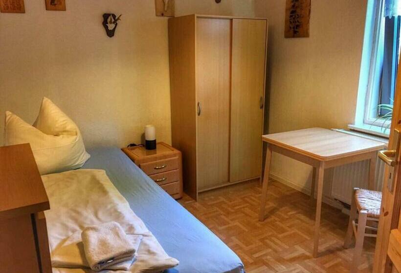 بنسيون Waldhaus Crottendorf