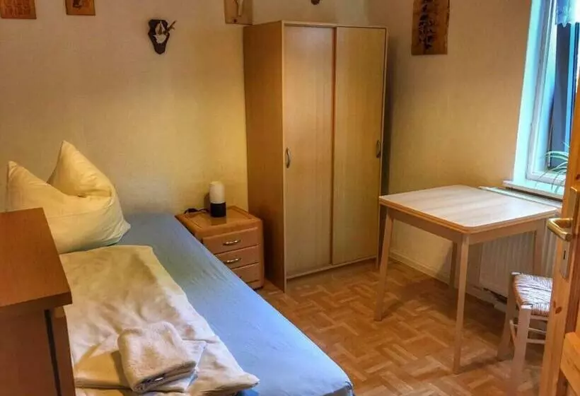 ペンション Waldhaus Crottendorf