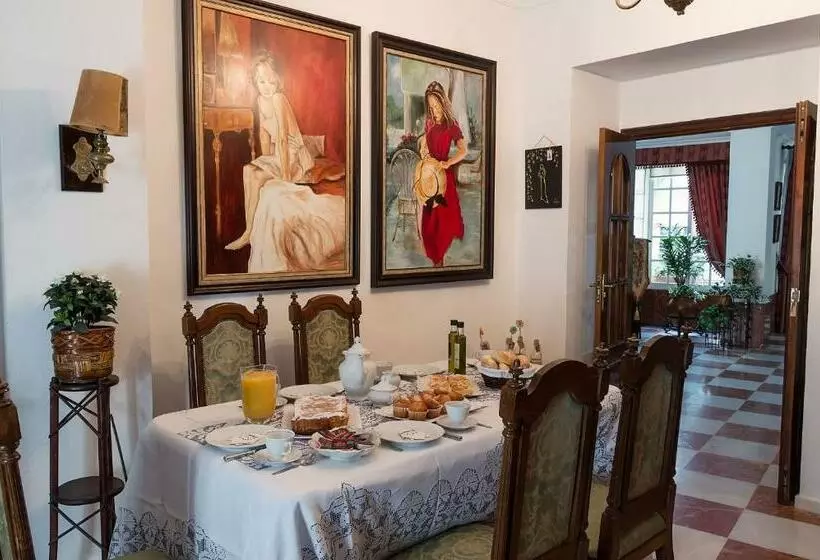 تختخواب و صبحانه Boutique House Lujopobre