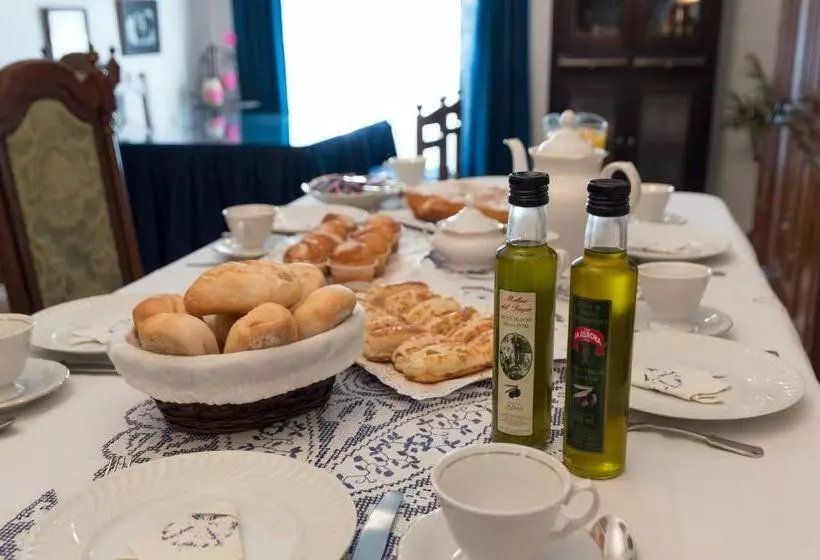 تختخواب و صبحانه Boutique House Lujopobre