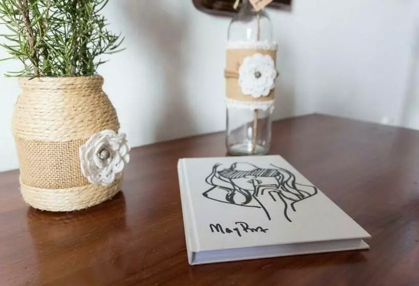 تختخواب و صبحانه Boutique House Lujopobre