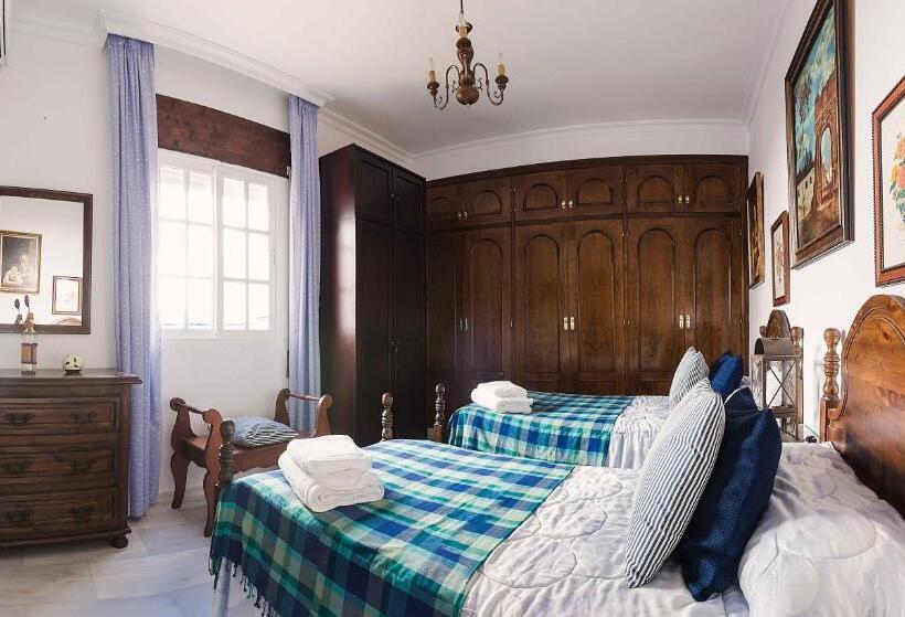 تختخواب و صبحانه Boutique House Lujopobre