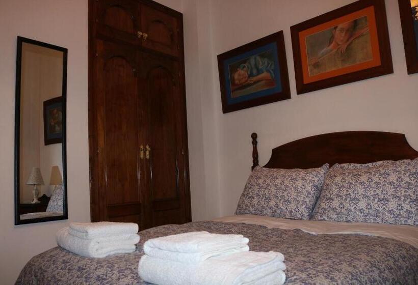 تختخواب و صبحانه Boutique House Lujopobre