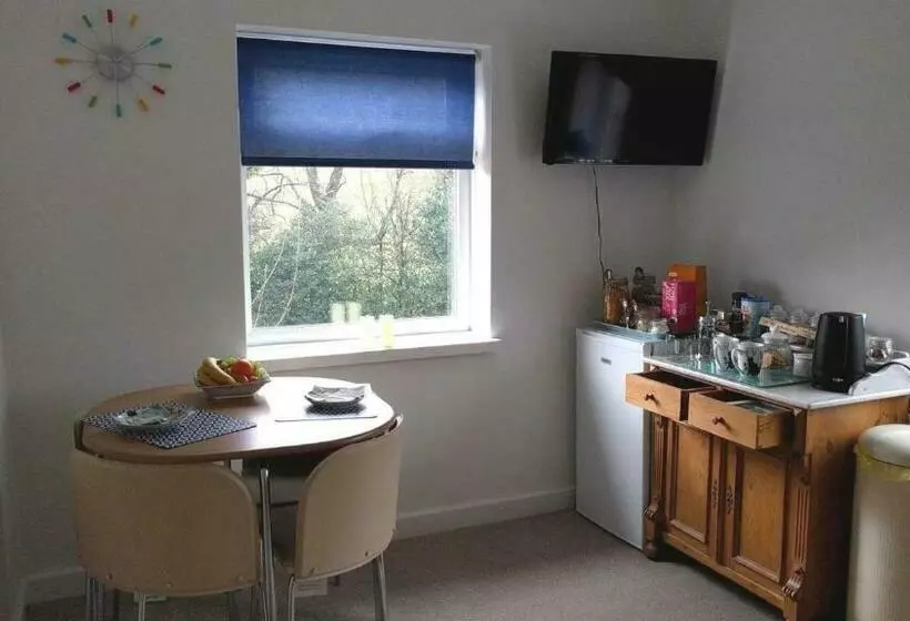 Aamiaismajoitus (B&B) Hazler Lodge