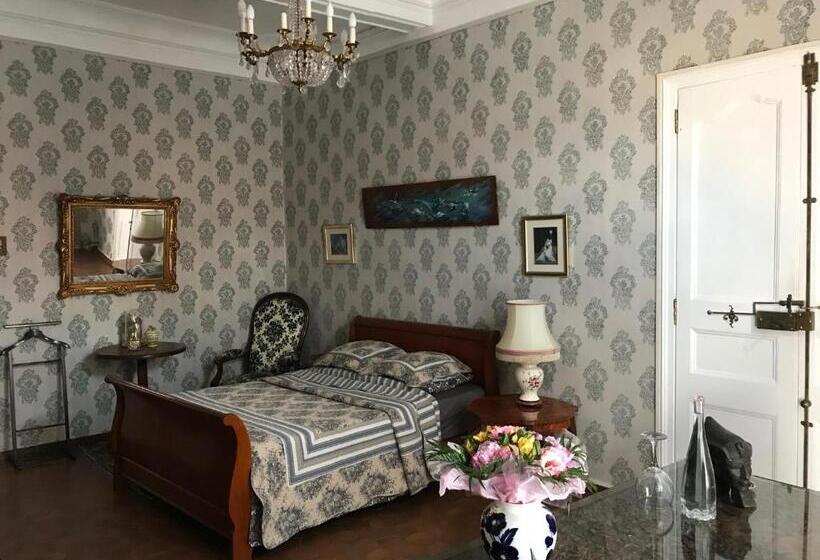 פנסיון Chez Les Artistes