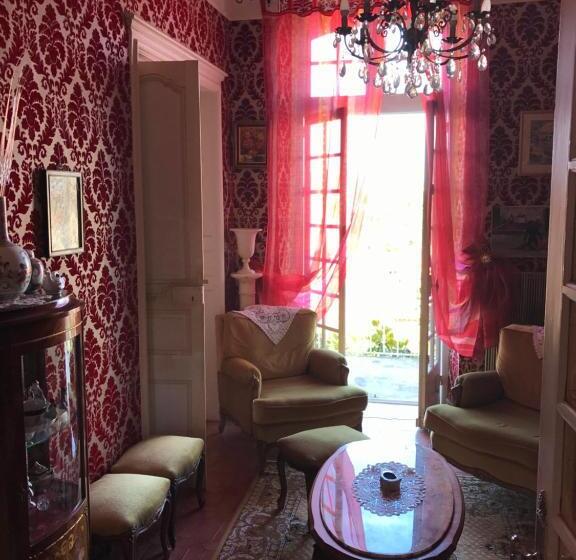 פנסיון Chez Les Artistes