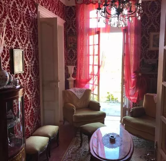 ペンション Chez Les Artistes