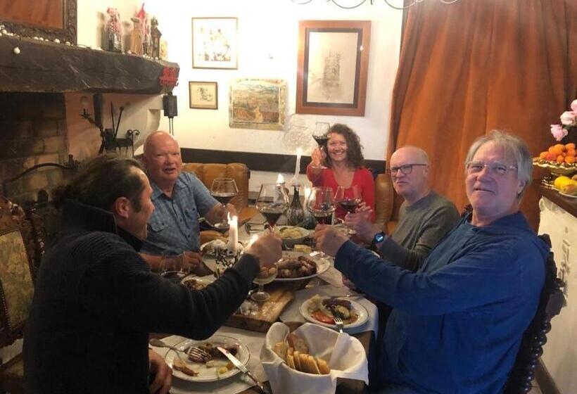 פנסיון Chez Les Artistes