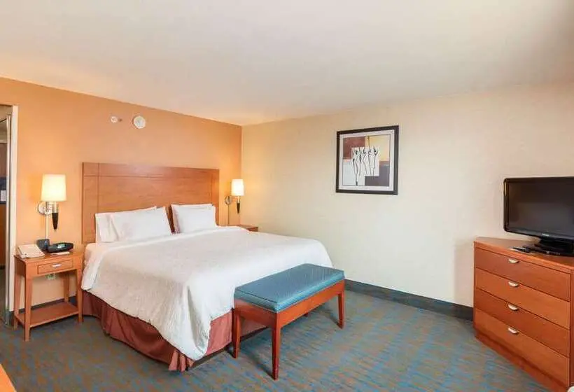 Hotelli Hampton Inn By Hilton Queretaro Tecnologico