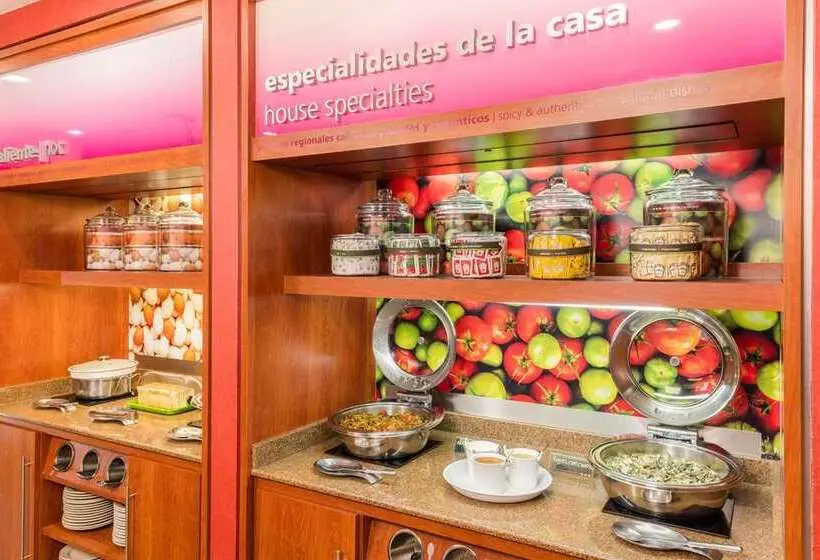 Hotelli Hampton Inn By Hilton Queretaro Tecnologico