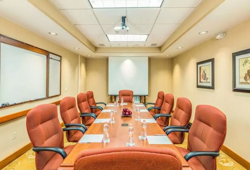 Отель Hampton Inn By Hilton Queretaro Tecnologico