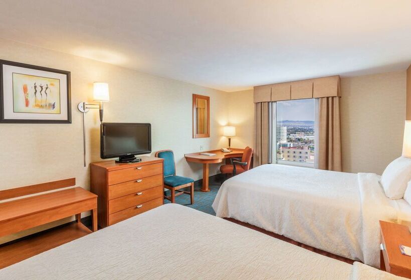 هتل Hampton Inn By Hilton Queretaro Tecnologico