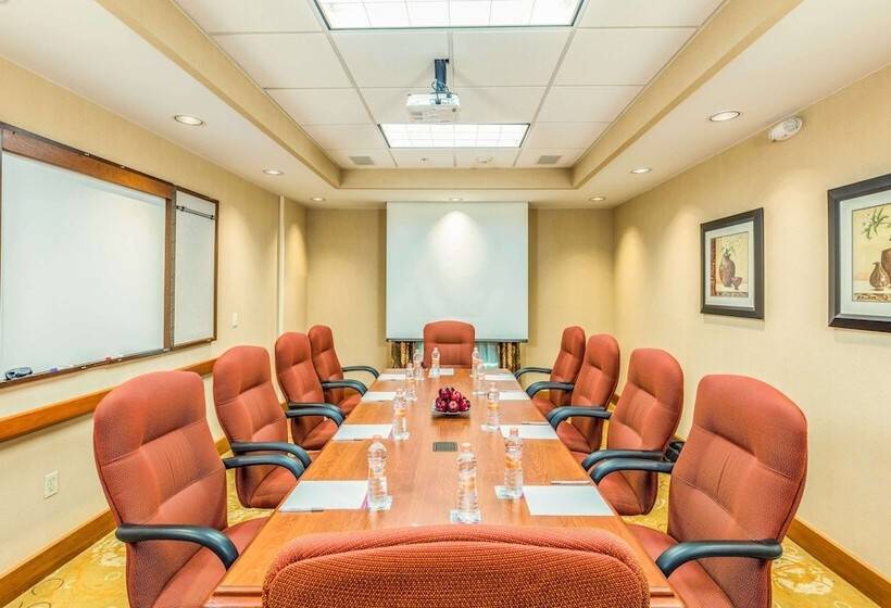 هتل Hampton Inn By Hilton Queretaro Tecnologico