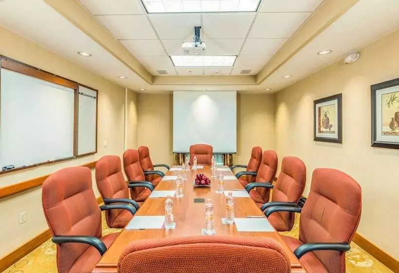 Отель Hampton Inn By Hilton Queretaro Tecnologico