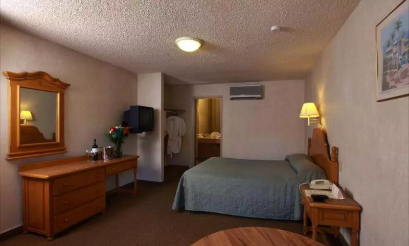 Hotel La Villa De Zaragoza