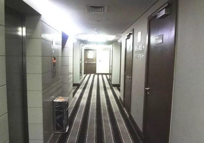 Отель Oaks Liwa Executive Suites