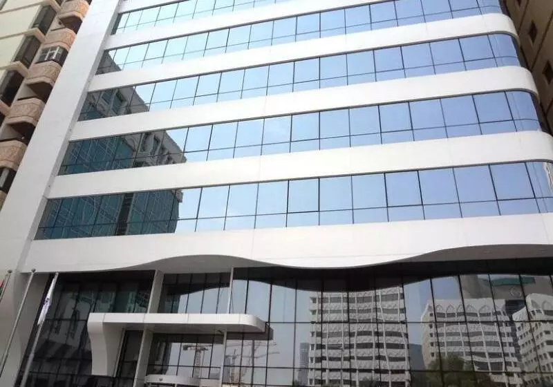 Отель Oaks Liwa Executive Suites