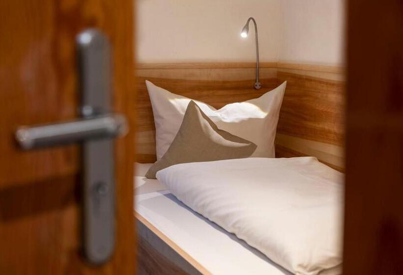 בית מלון כפרי Landgasthof Paradies