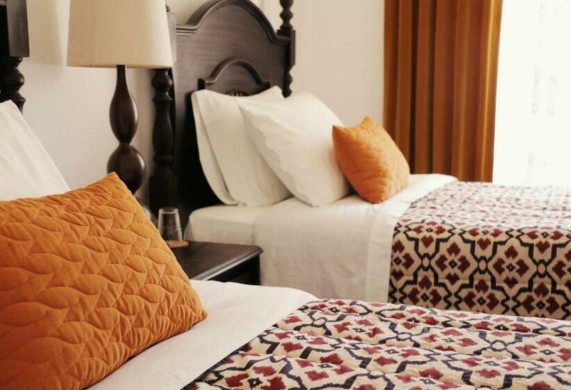 پانسیون 6/4 De Sado