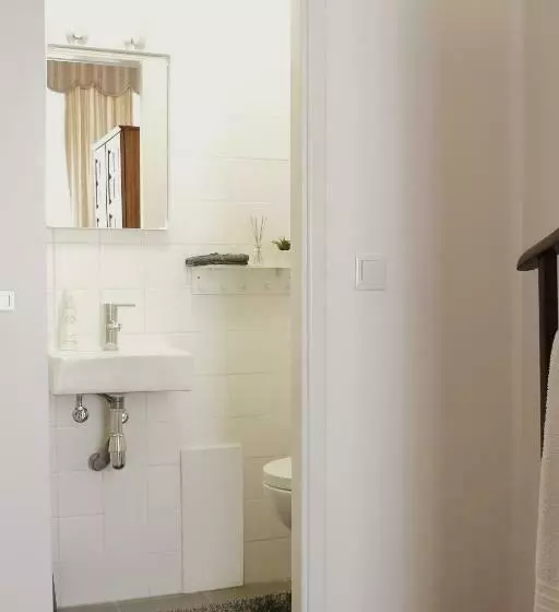 پانسیون 6/4 De Sado