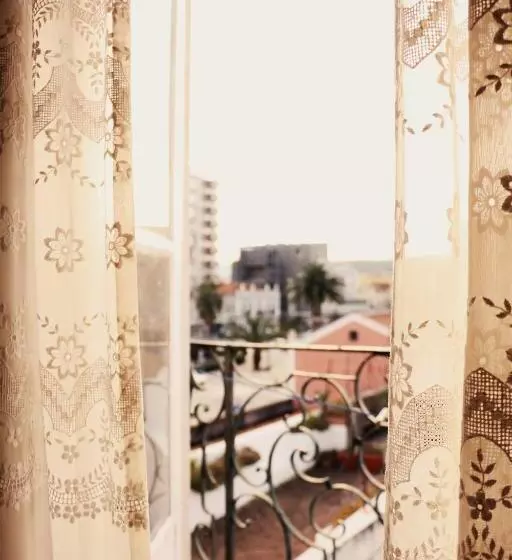 پانسیون 6/4 De Sado