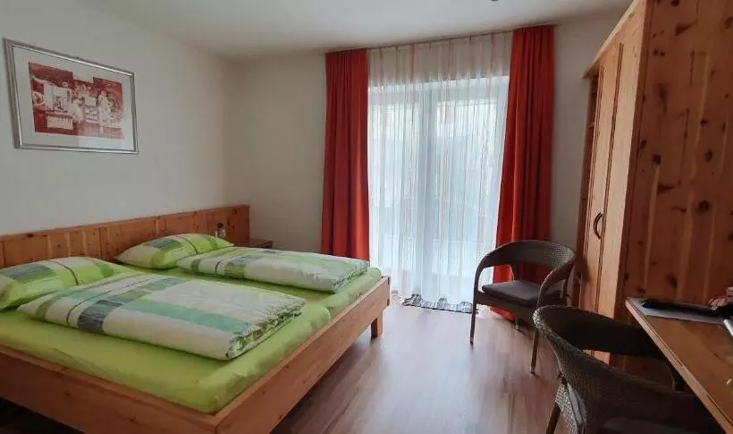 ペンション B&b Haus Grüner