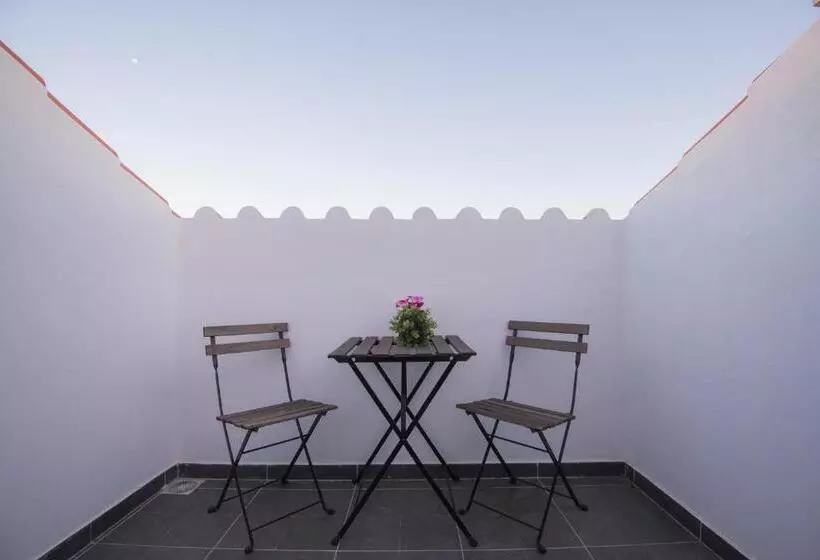 Majatalo Blue Guide Milfontes