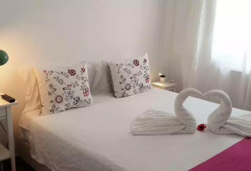 Majatalo Blue Guide Milfontes