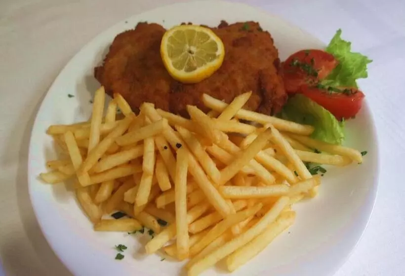 ユースホステル Gaststätte Schwenksaal