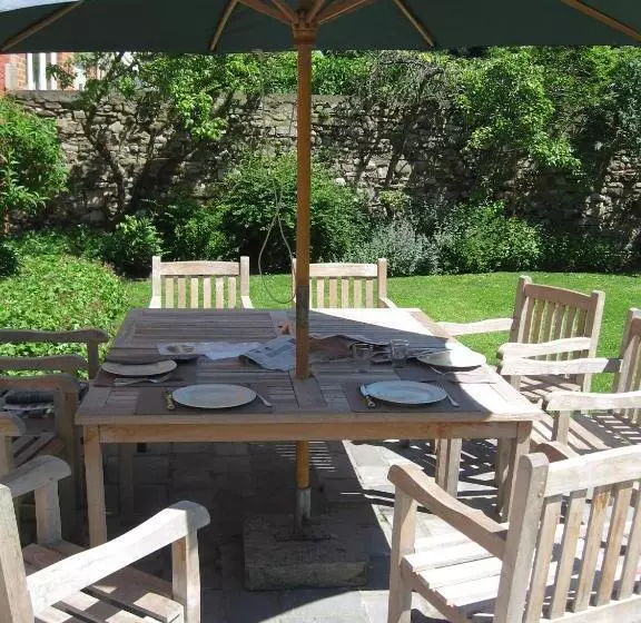 Aamiaismajoitus (B&B) Chambre D Hôtes Les Augustins   Parking Sécurisé   Borne De Recharge