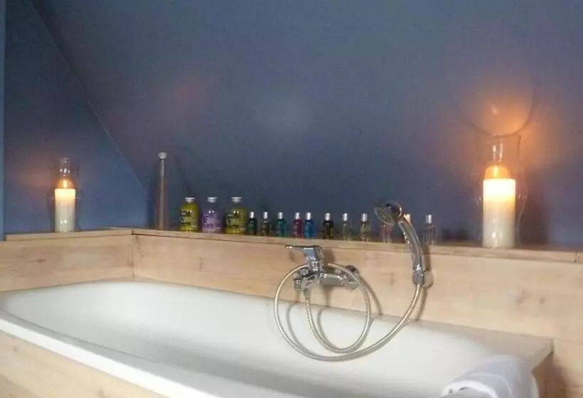 Aamiaismajoitus (B&B) Chambre D Hôtes Les Augustins   Parking Sécurisé   Borne De Recharge