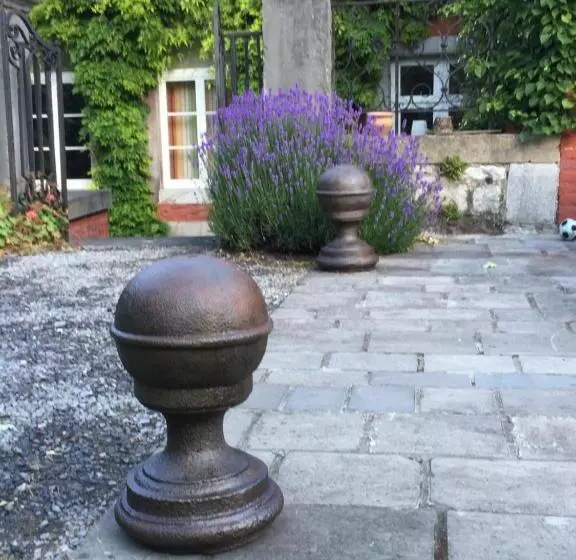 Aamiaismajoitus (B&B) Chambre D Hôtes Les Augustins   Parking Sécurisé   Borne De Recharge